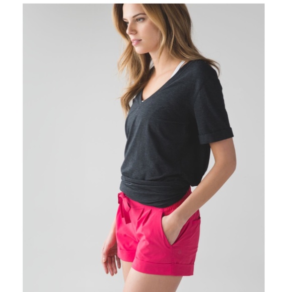 LULULEMON Spring Break Away Short II Boom Juice Size 12 - Picture 2 of 9